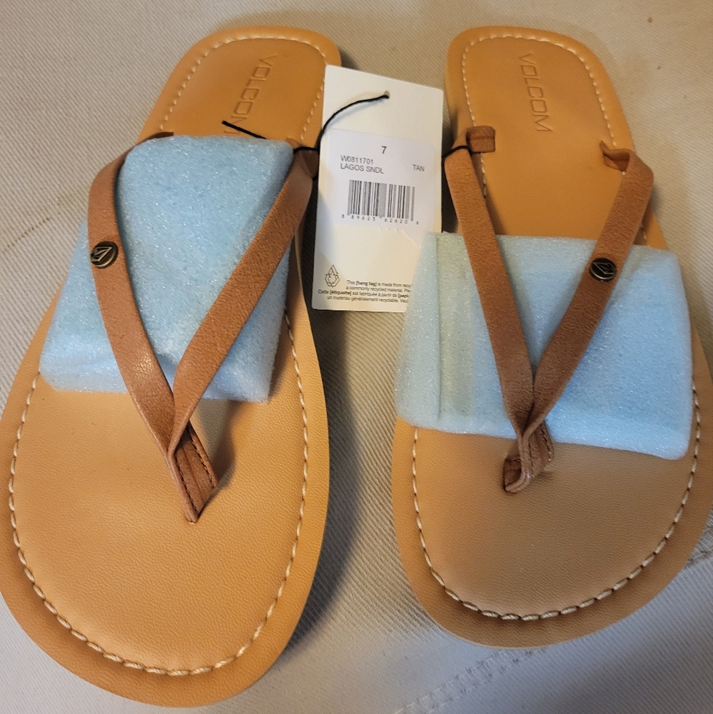 NWT - New VOLCOM flip flops